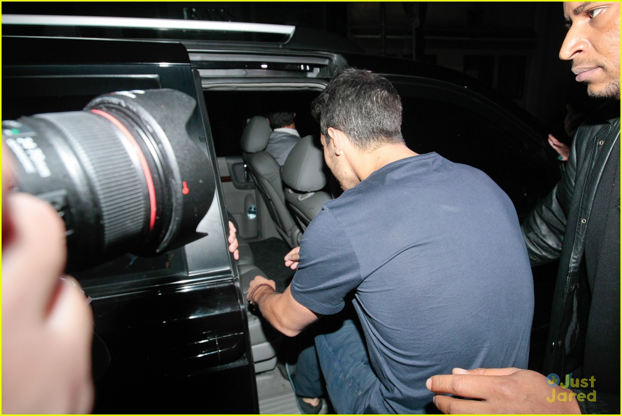 Joe Jonas Reveals His Favorite Kind of Pizza! Photo 709133 Photo