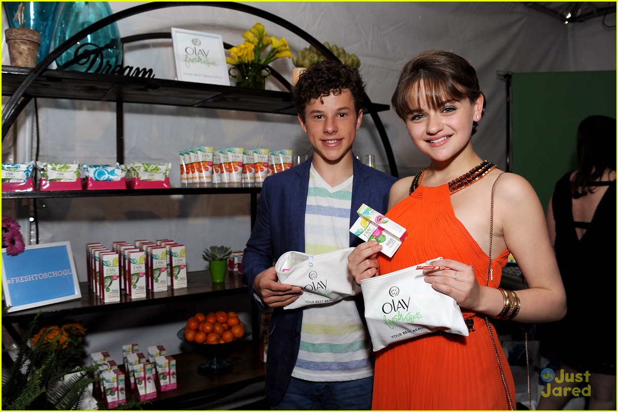 joey king nolan gould teen choice awards 05