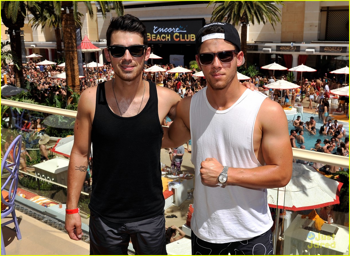 Full Sized Photo Of Joe Jonas Nick Jonas Birthday Party Las Vegas 08 Joe And Nick Jonas Show Off