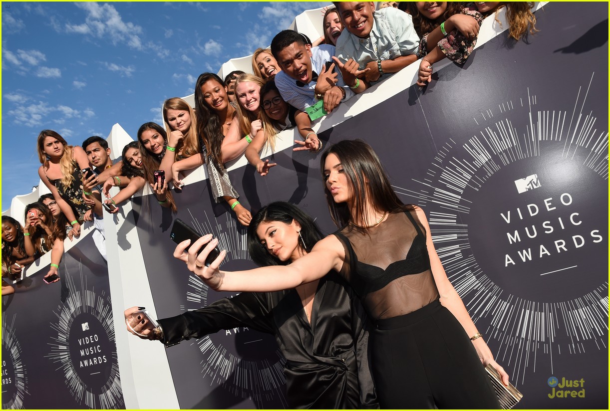 Full Sized Photo of kendall kylie jenner skin mtv vmas 2014 02