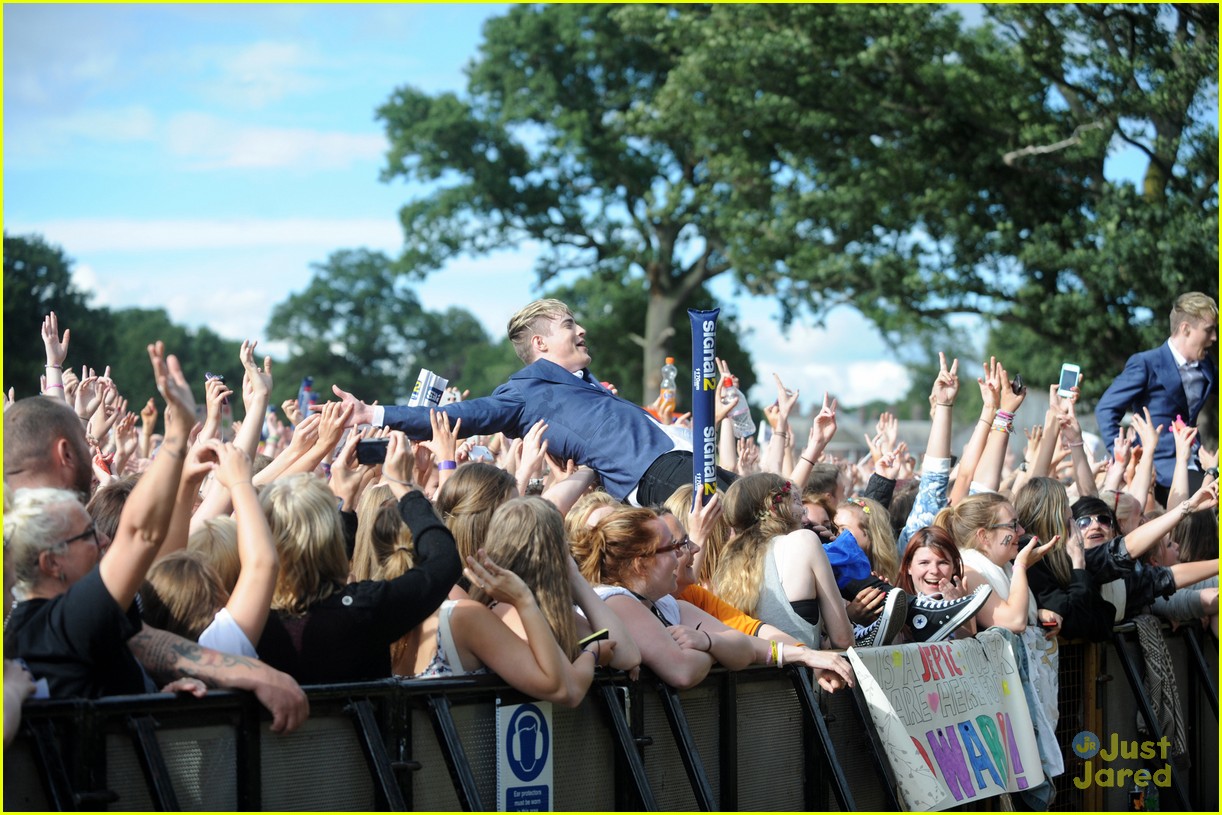 Full Sized Photo of pixie lott ella henderson total access live 06