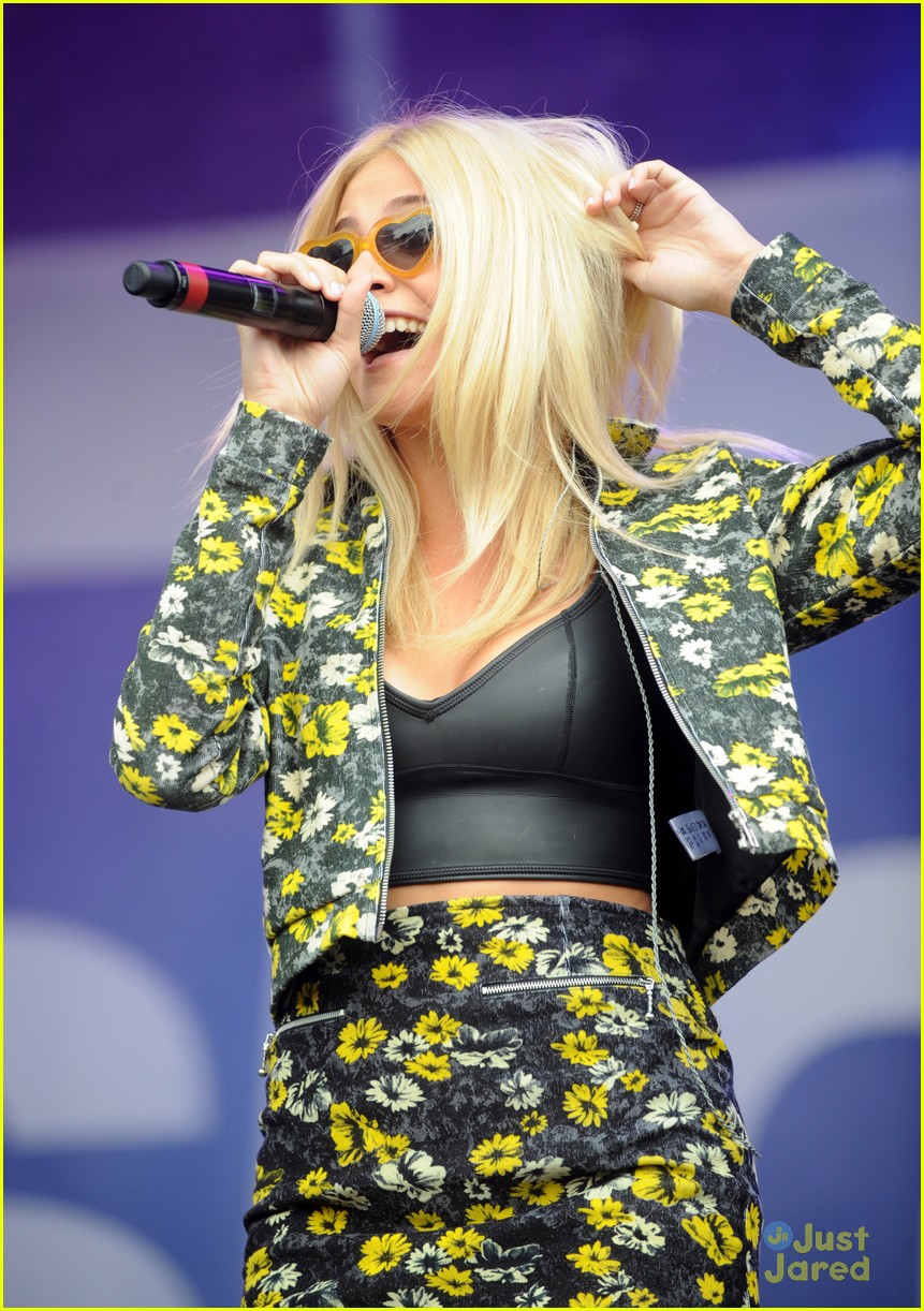 Pixie Lott & Ella Henderson Hit the Stage at Total Access Live! | Photo ...