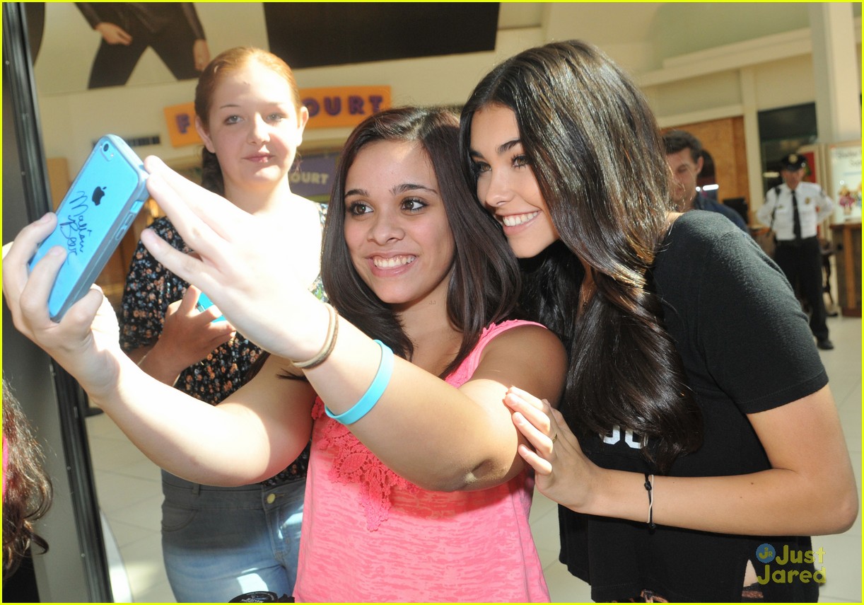 Full Sized Photo of madison beer mac store appearance orlando 11