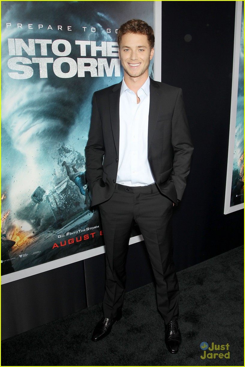 Nathan Kress Jeremy Sumpter Go Into The Storm In Nyc With Max Deacon Photo Photo