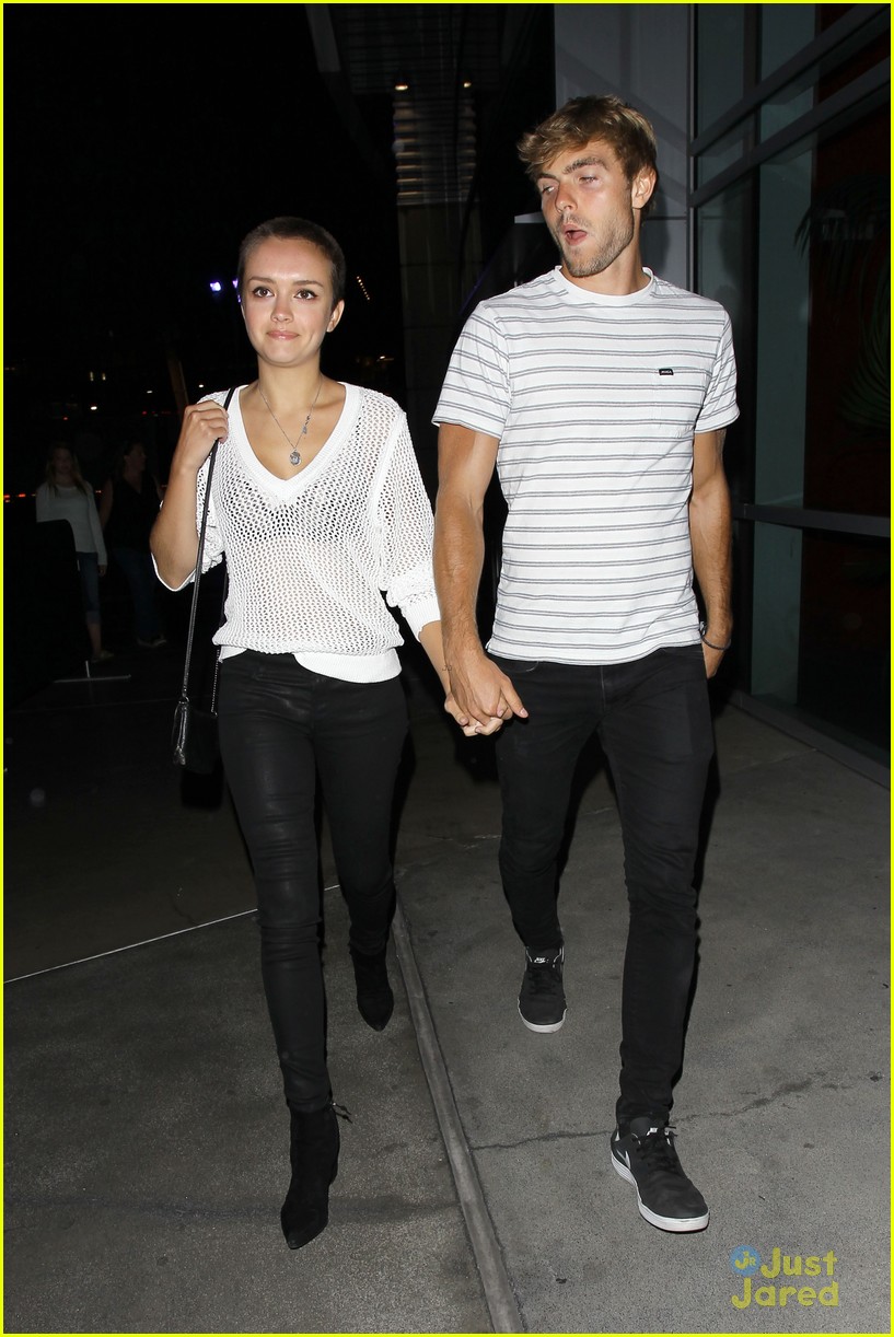 Olivia Cooke Holds Hands with Mystery Boyfriend at Ed Sheeran Concert ...