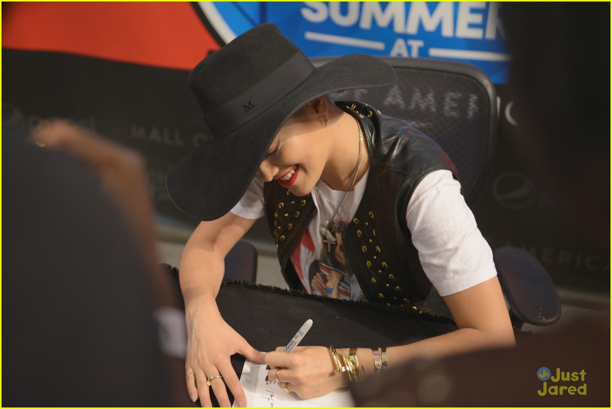 Rita Ora Reportedly No Longer Performing at the Teen Choice Awards 2014