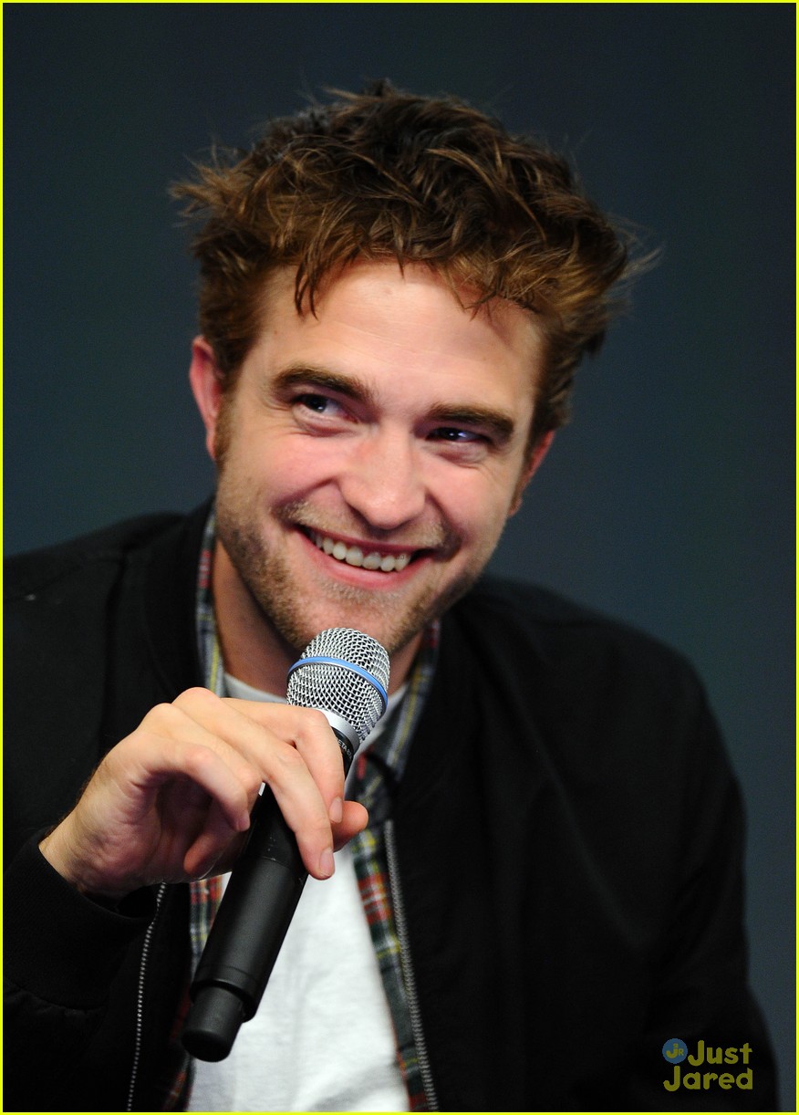 Robert Pattinson Makes the Cutest Facial Expressions at 'The Rover ...