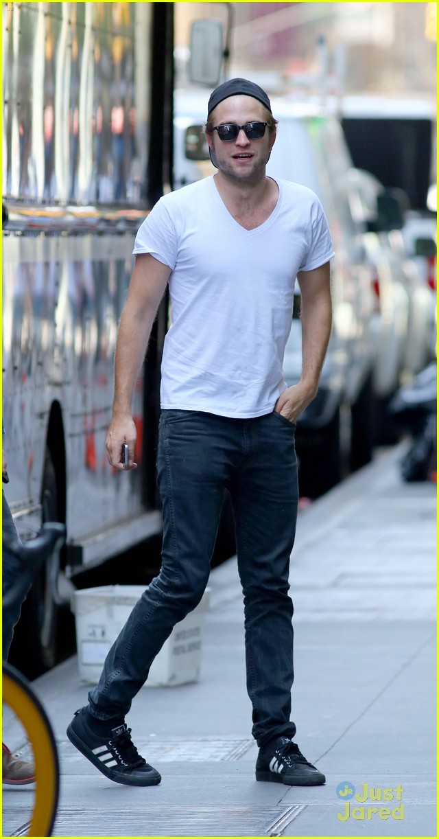 vacío Docenas rápido Robert Pattinson Enjoys Summer in NYC with Tom Sturridge!: Photo 710996 | Robert  Pattinson, Tom Sturridge Pictures | Just Jared Jr.