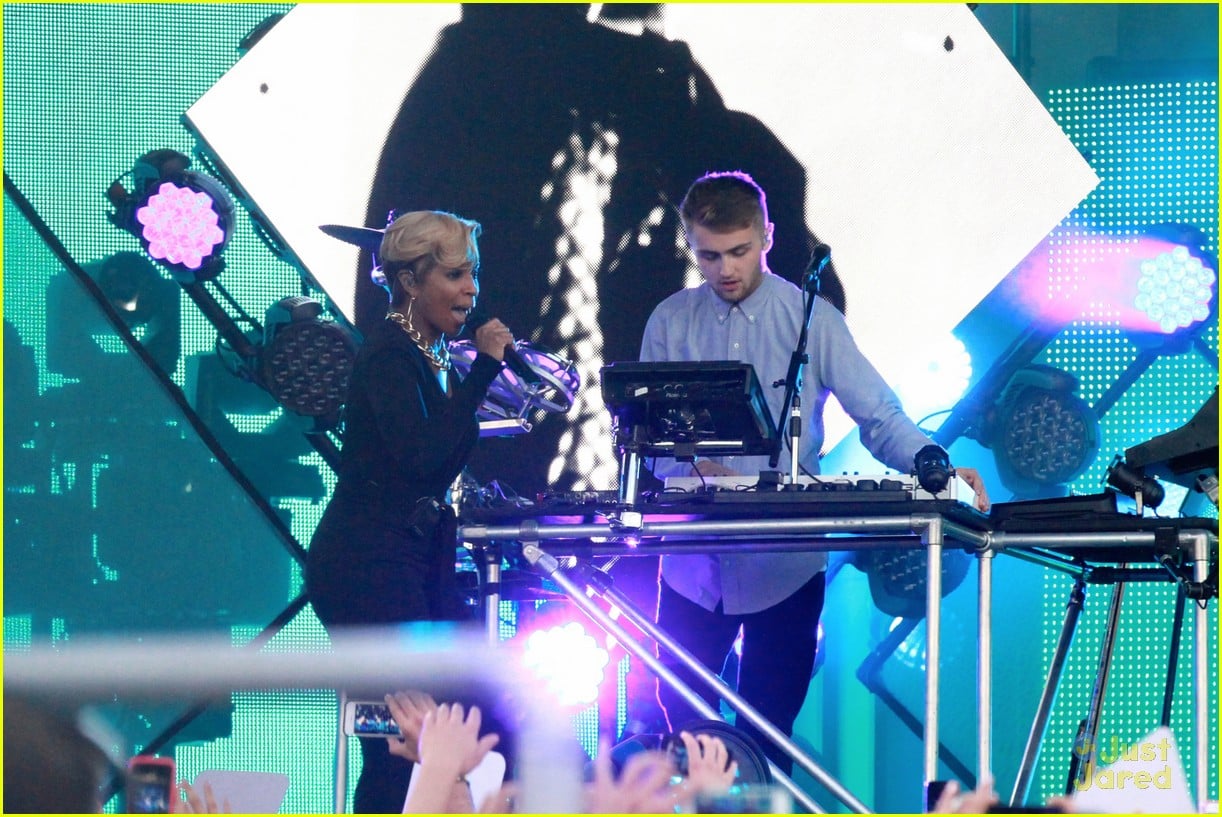 Sam Smith Sings 'Latch' Alongside Disclosure on 'Jimmy Kimmel Live' Watch Now! Photo 703323