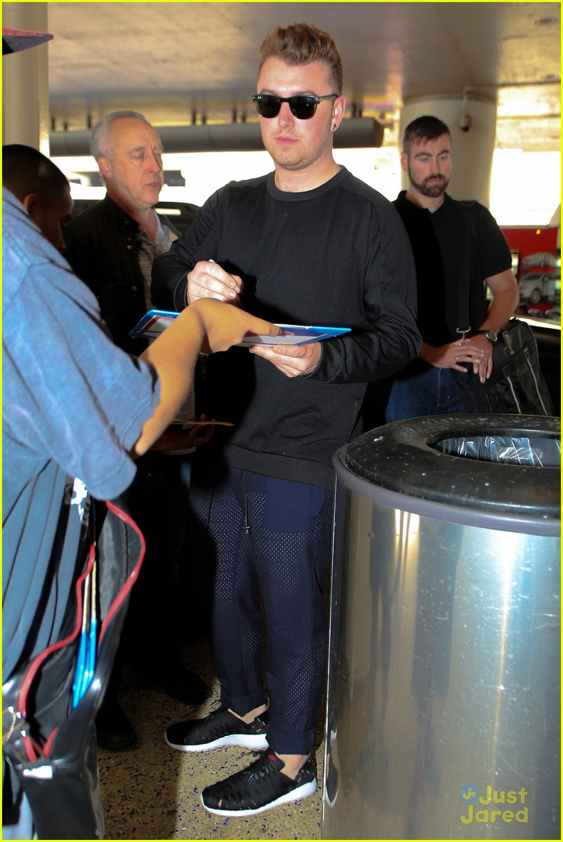 Full Sized Photo of sam smith lands in los angeles for vmas performance