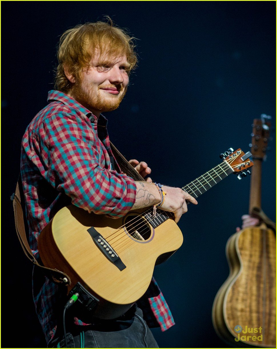 Ed Sheeran Performs for a Giant Crowd in Las Vegas! Photo 712428