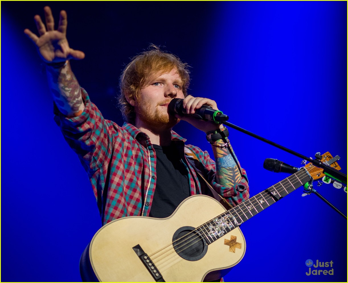 Ed Sheeran Performs for a Giant Crowd in Las Vegas! Photo 712430