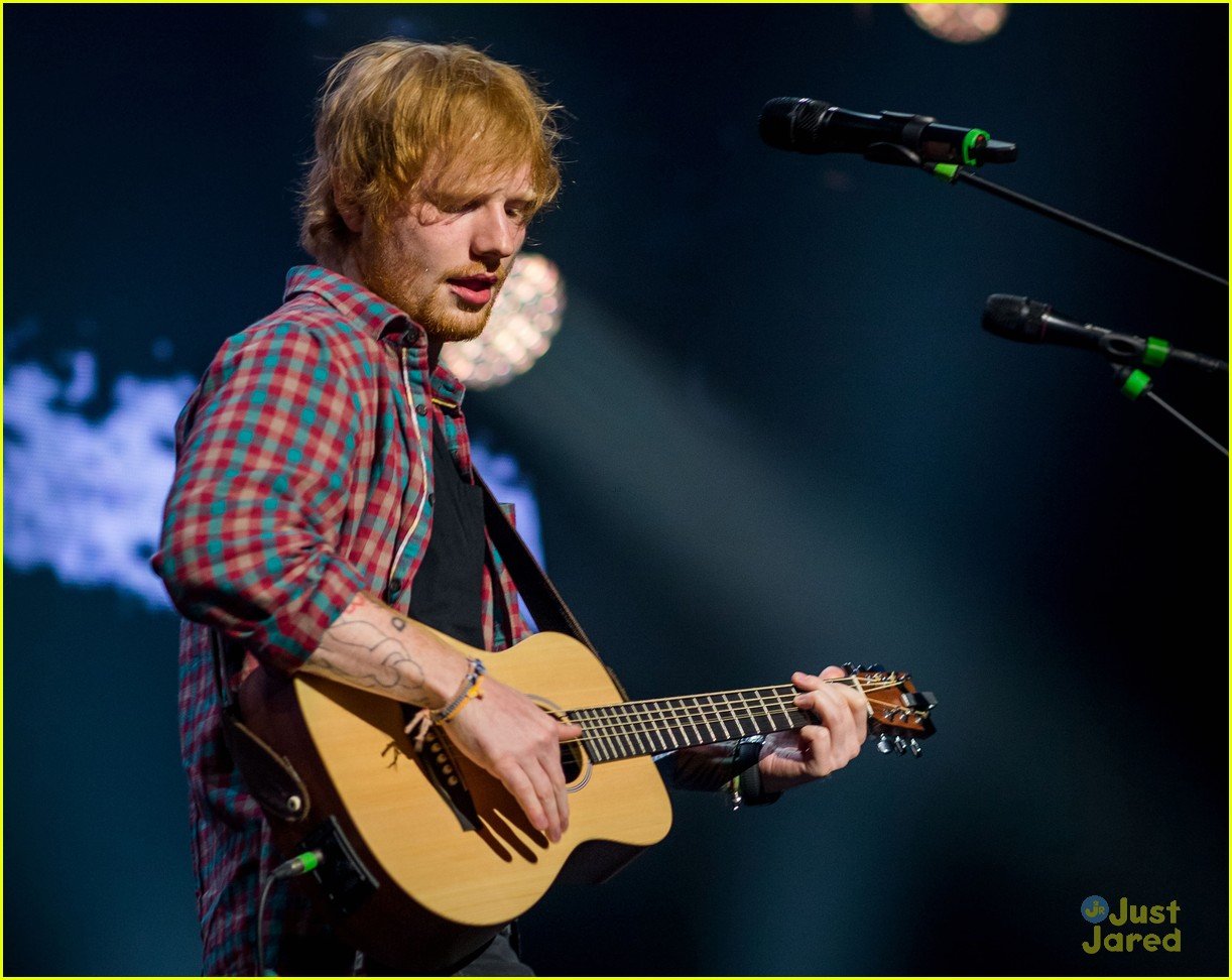 Ed Sheeran Performs For A Giant Crowd In Las Vegas Photo 712432