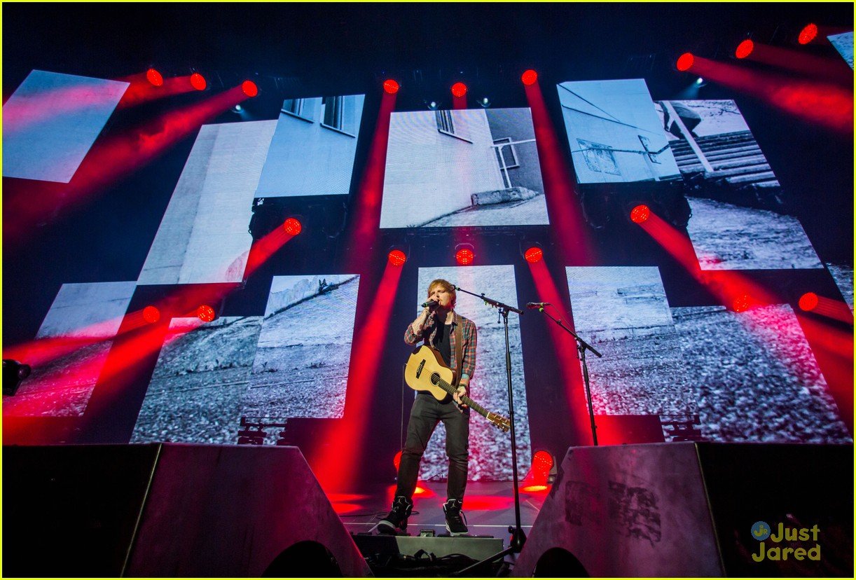 Ed Sheeran Performs for a Giant Crowd in Las Vegas! Photo 712433
