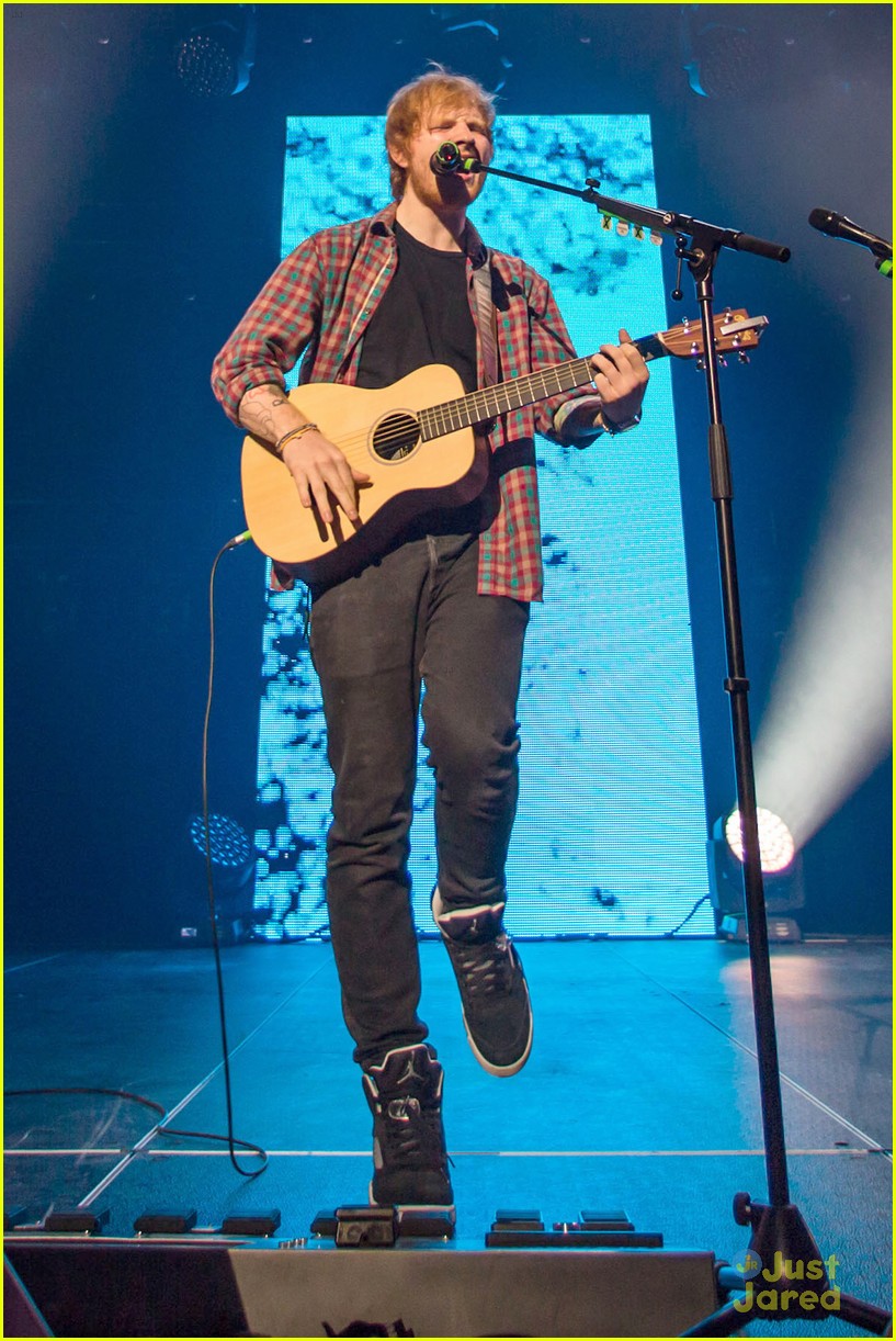 Ed Sheeran Performs for a Giant Crowd in Las Vegas! Photo 712434