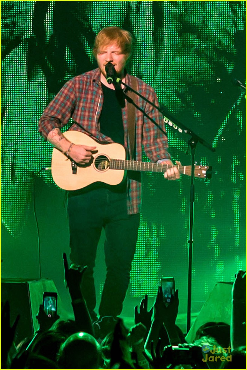 Ed Sheeran Performs For A Giant Crowd In Las Vegas Photo 712448