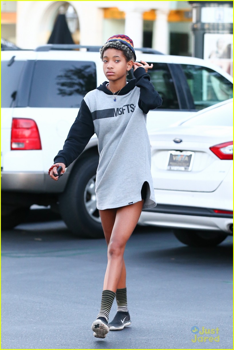 Willow Smith Supports Big Bro Jaden with a MSFTSrep Sweatshirt | Photo ...