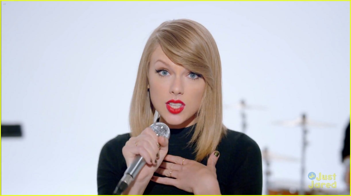 Taylor Swift Debuts 'Shake It Off' Music Video WATCH NOW! Photo(02)