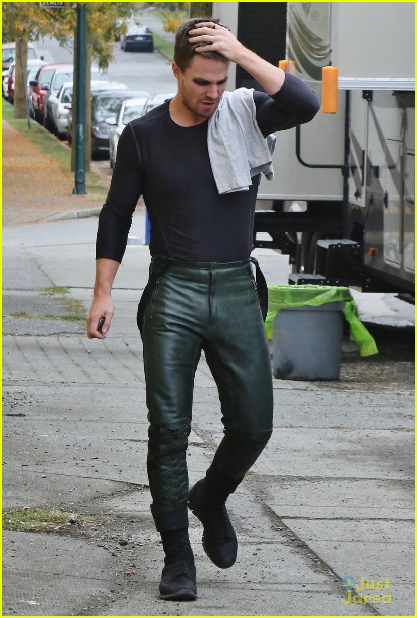 Stephen Amell Gets a Makeover Including Eyeliner and Leather Pants ...