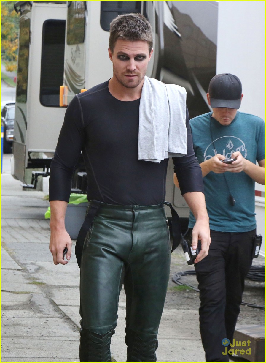 Stephen Gets Makeover Including Eyeliner Leather Pants!: Photo 720517 | Stephen Amell Pictures | Just Jared Jr.