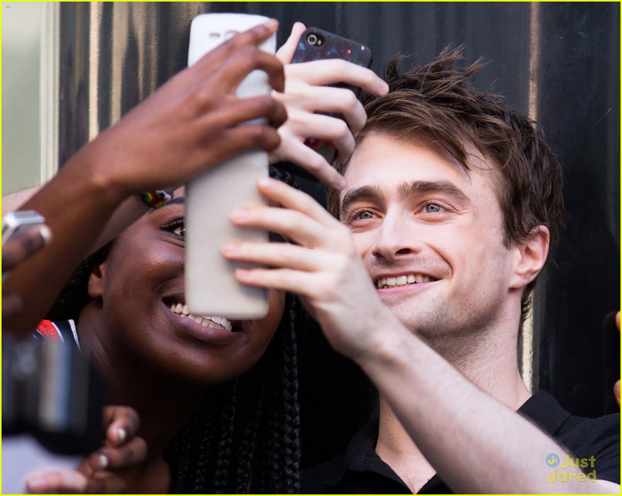 Daniel Radcliffe Premieres Horns In Paris Photo 719329 Photo   Daniel Radcliffe Horns Premiere Paris 14 