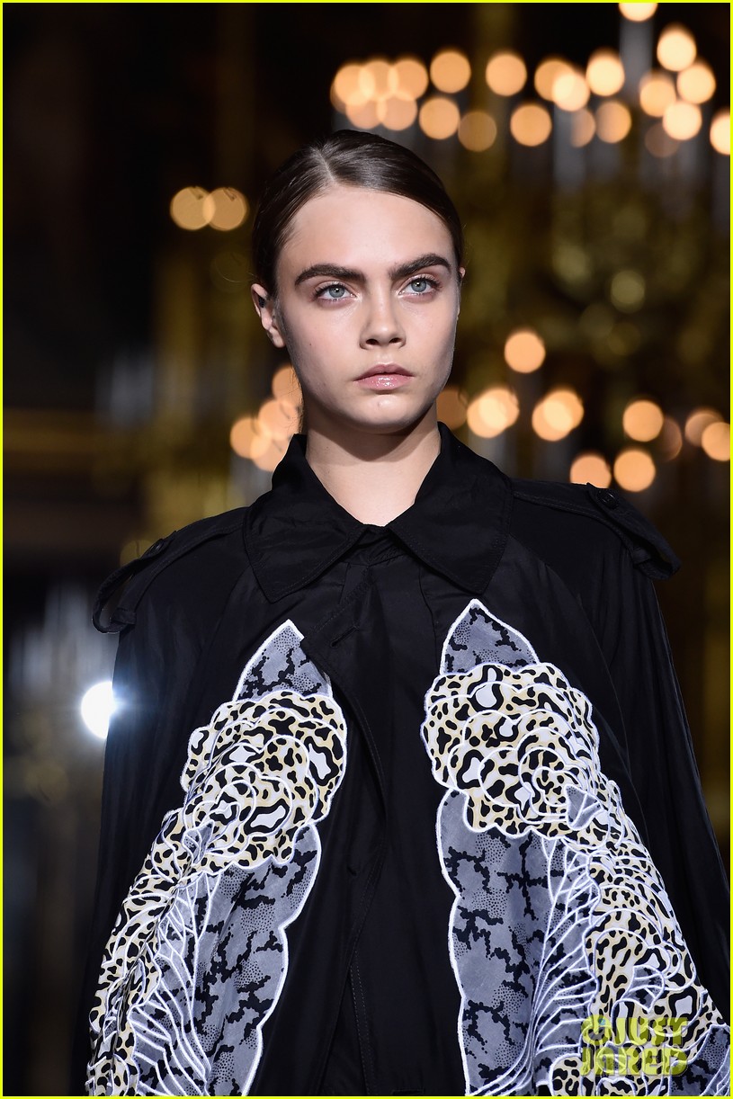 Cara Delevingne Is The Fiercest At Stella Mccartneys Paris Fashion