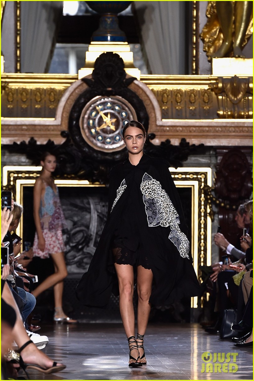 Cara Delevingne Is The Fiercest At Stella Mccartneys Paris Fashion