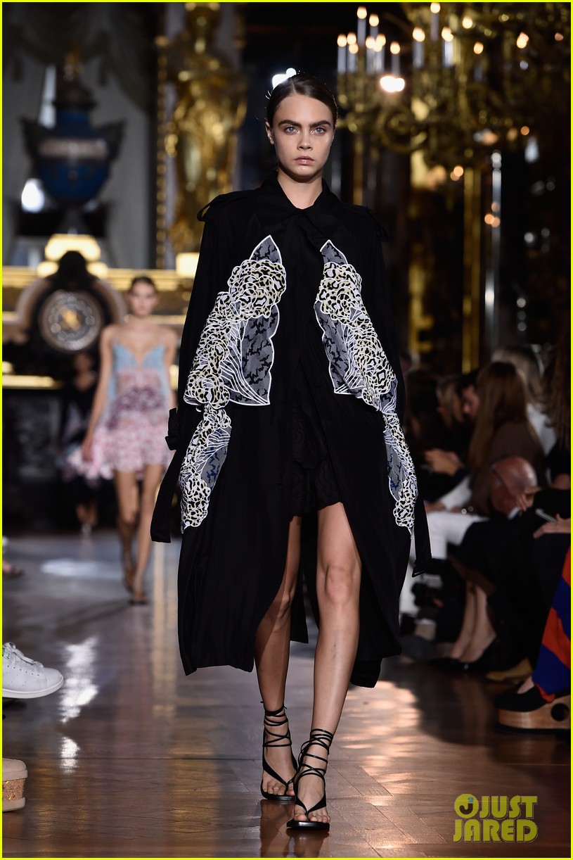 Cara Delevingne Is The Fiercest At Stella Mccartneys Paris Fashion