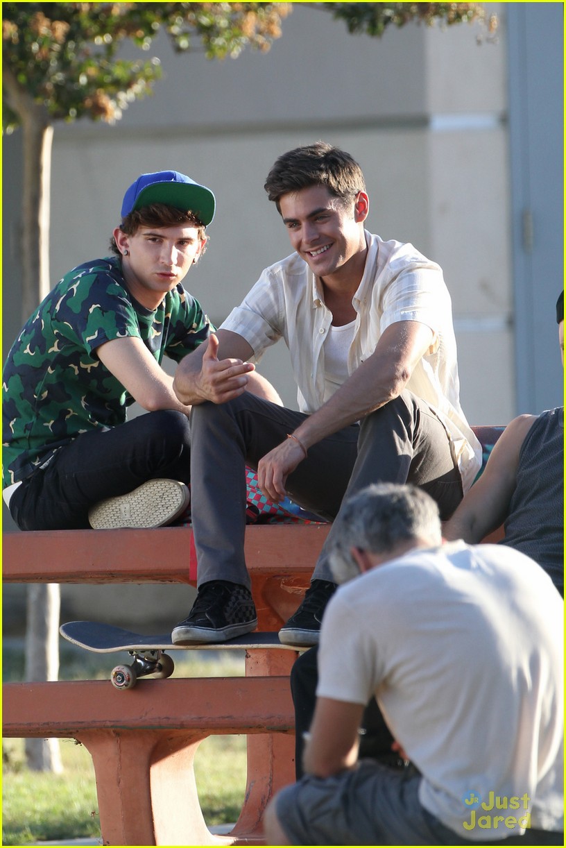 Zac Efron Raises Over 150,000 For Make A Wish Foundation! Photo