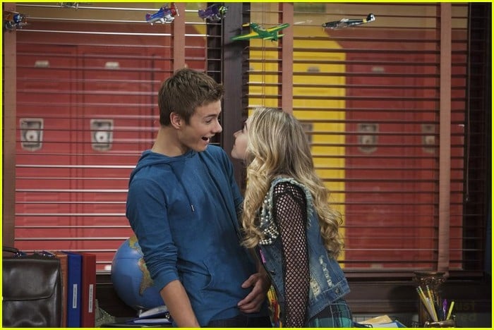 Sabrina Carpenter And Peyton Meyer Continue To Make Maya And Lucas Our Favorite Friends On Girl 3935