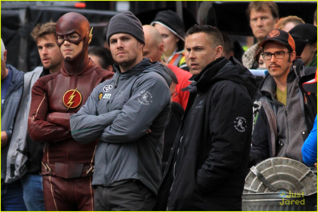 Grant Gustin And Stephen Amell Film The Flash And Arrow Crossover See The Pics Photo 722616 6142