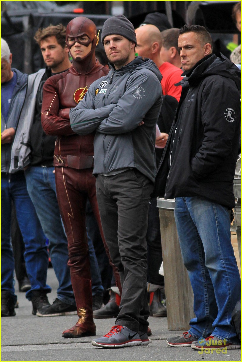 Grant Gustin And Stephen Amell Film The Flash And Arrow Crossover See The Pics Photo 722621 6405