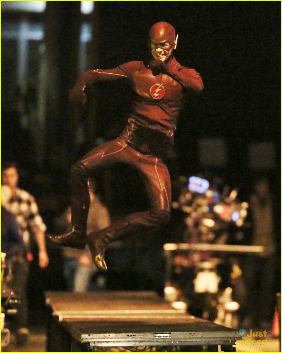 Grant Gustin Kicks Up His Heels For 'Flash/Arrow' Crossover Filming ...