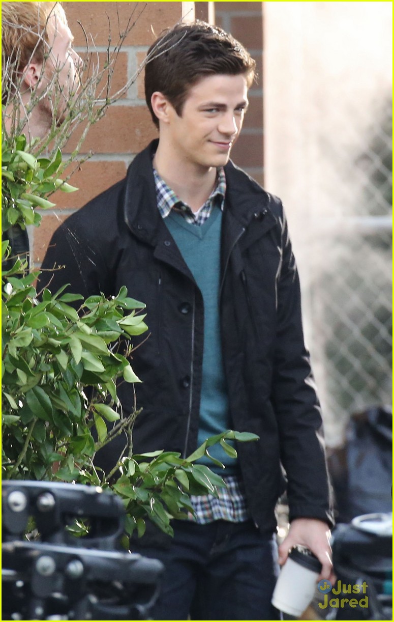 Grant Gustin Gets Held at Gunpoint on 'The Flash' Set! | Photo 721259 ...