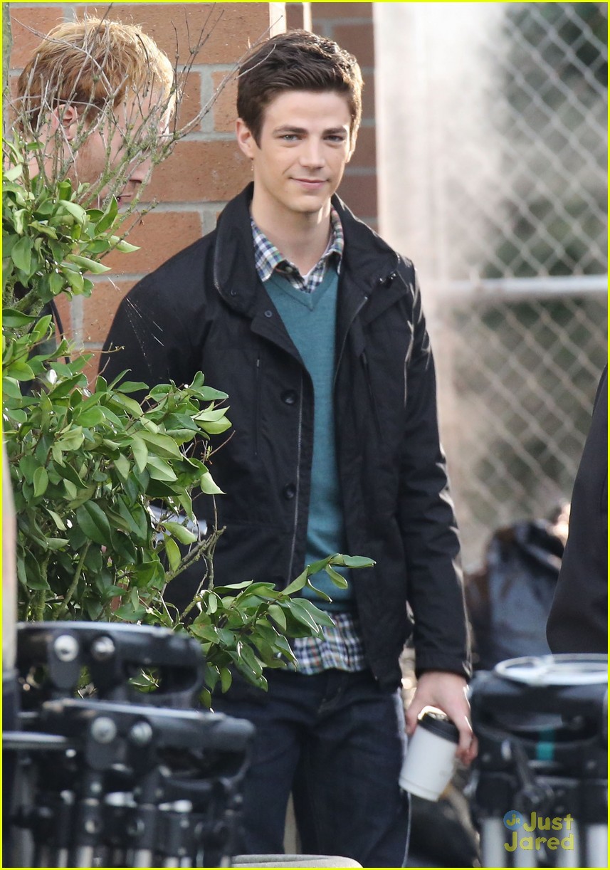 Grant Gustin Gets Held at Gunpoint on 'The Flash' Set! | Photo 721260 ...