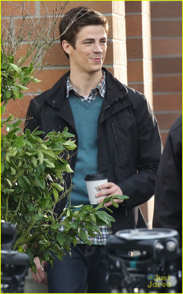 Grant Gustin Gets Held at Gunpoint on 'The Flash' Set! | Photo 721265 ...