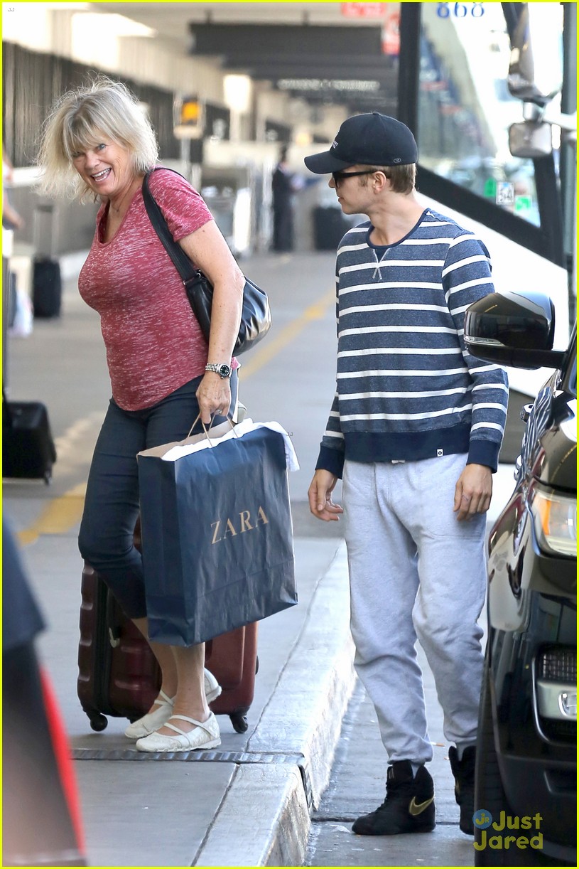 Hayden Christensen Bids Farewell to His Mom After Hollywood Hike ...