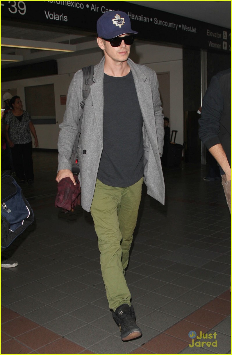 Hayden Christensen Flies to Toronto for TIFF 2014 | Photo 717153 ...