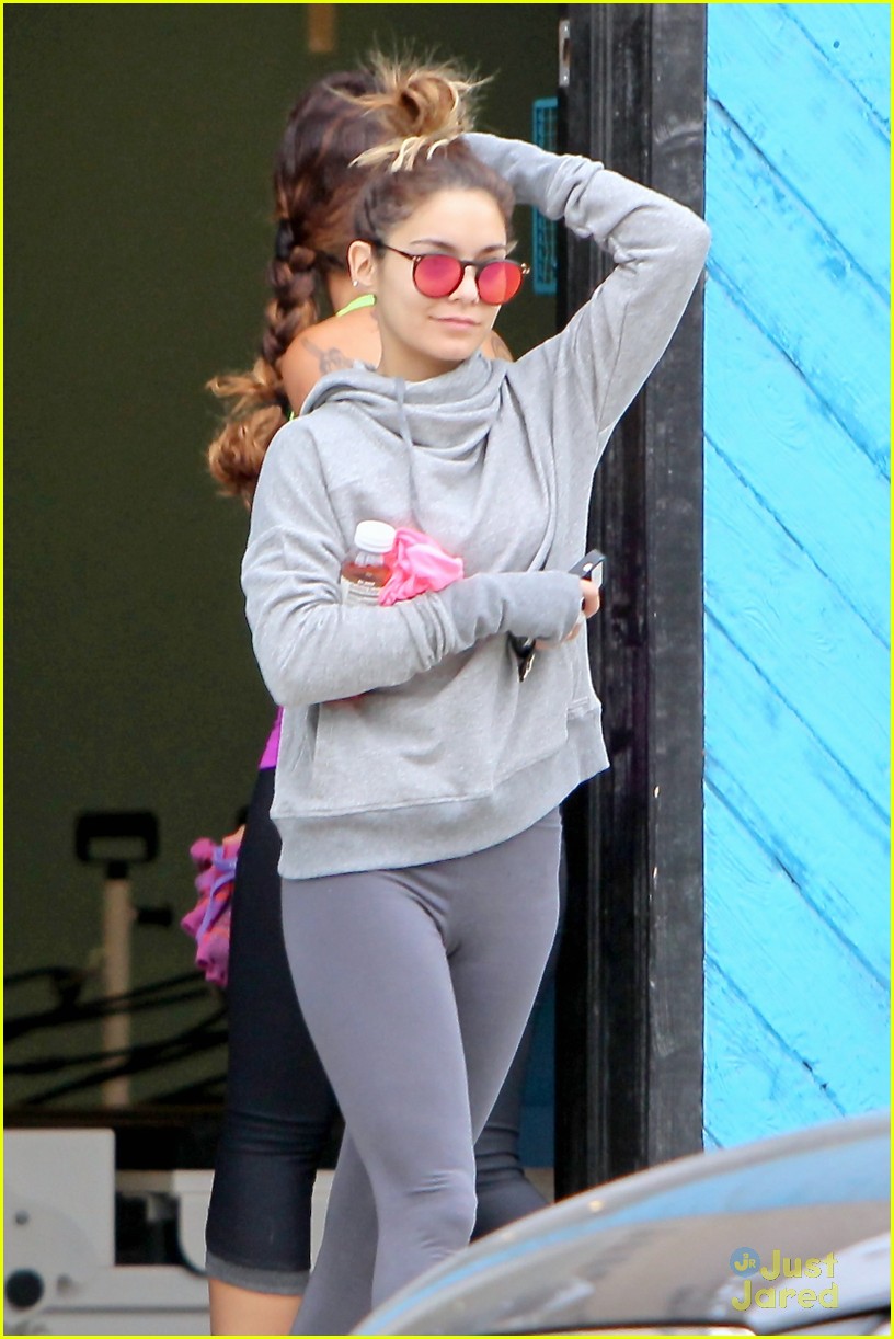 Full Sized Photo of vanessa hudgens pilates class 11 | Vanessa Hudgens