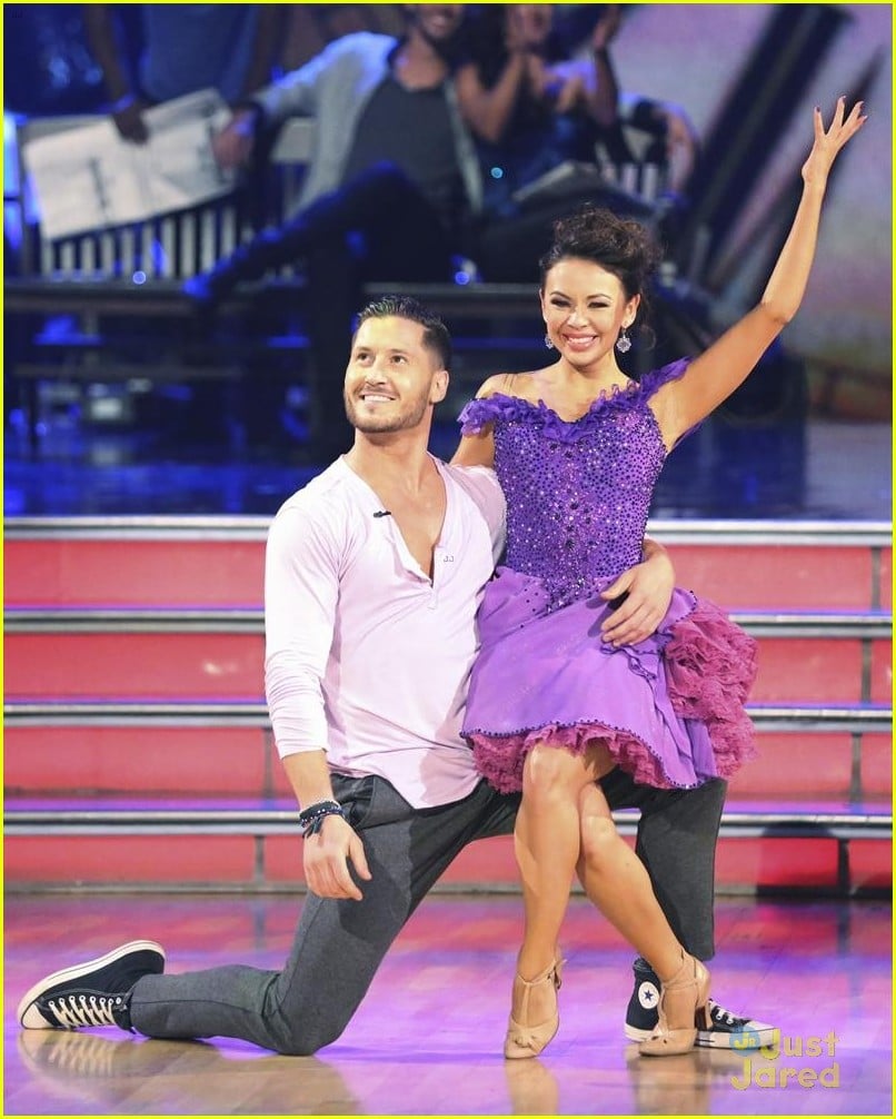 Janel Parrish And Val Chmerkovskiy Jazz Into Perfect Score On Dwts See The Pics Photo