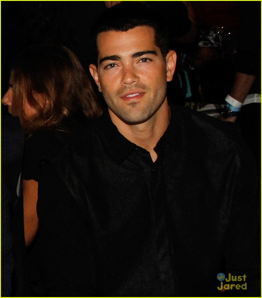 Joe Jonas Goes Back to 'Public School' at NYFW Photo 715474 Photo