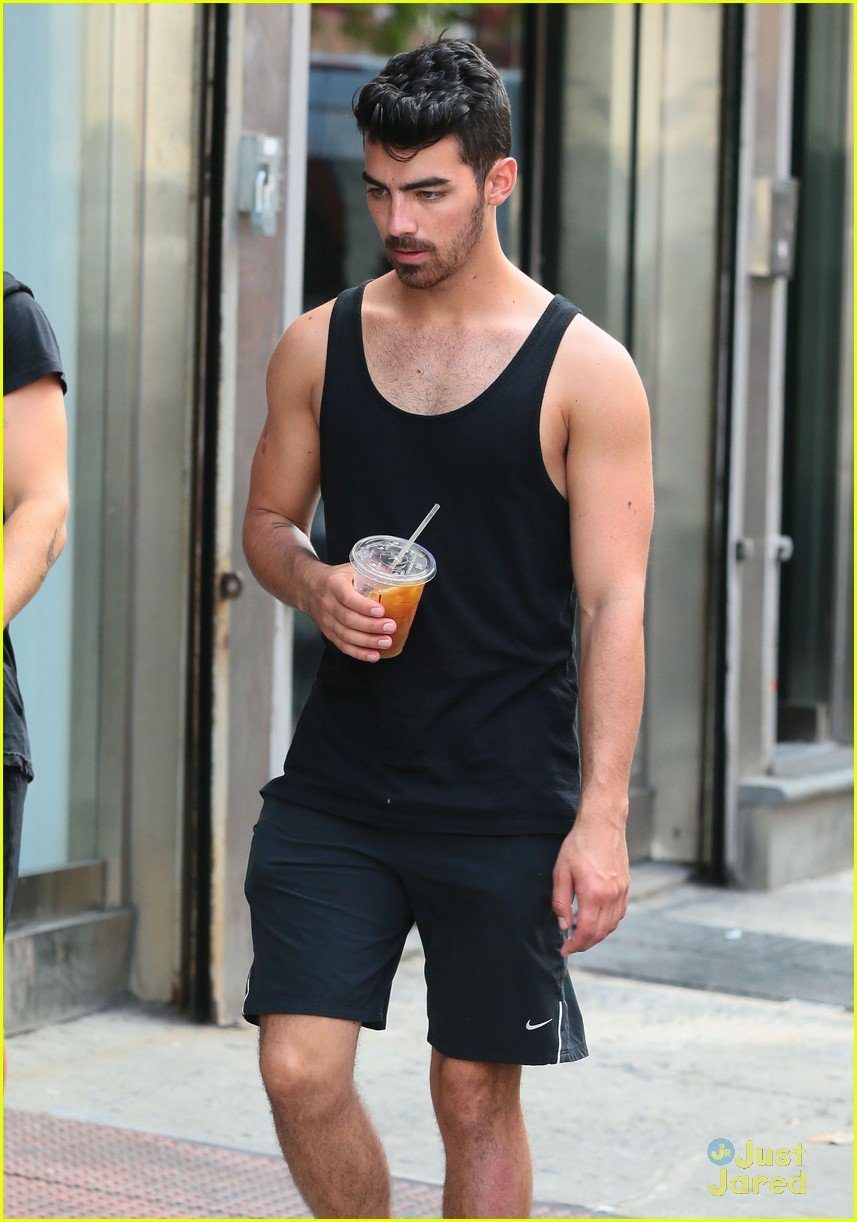 Joe Jonas' Arms Look So Strong After a Workout! | Photo 714599 - Photo ...