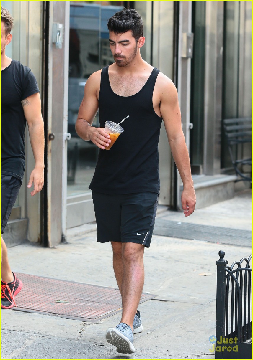 Joe Jonas' Arms Look So Strong After a Workout! Photo 714603 Photo