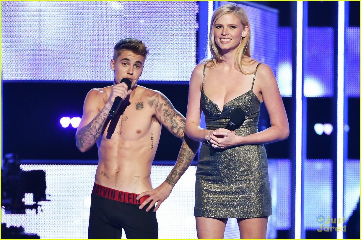 Justin Bieber Strips Down On Stage At Fashion Rocks Photo 716496 Photo Gallery Just Jared Jr 