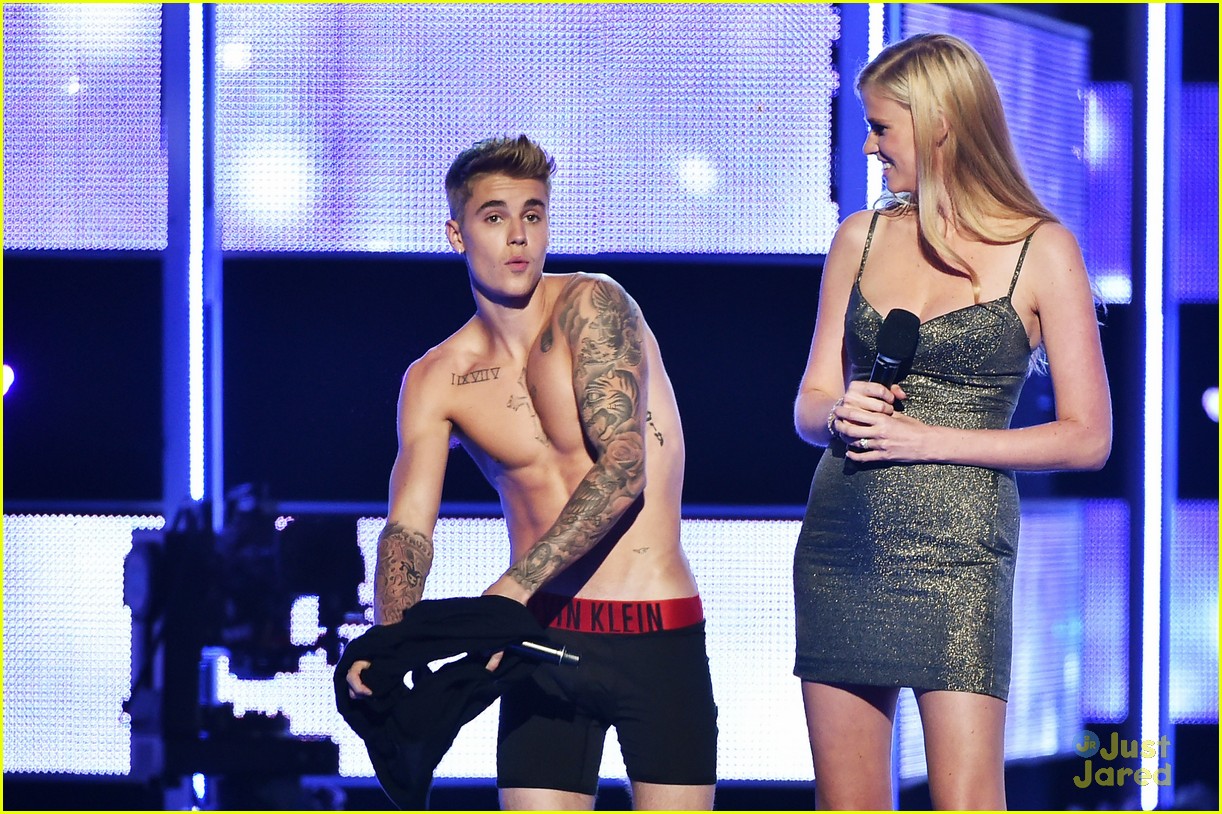 Justin Bieber Strips Down On Stage At Fashion Rocks Photo 716498 Photo Gallery Just Jared Jr 