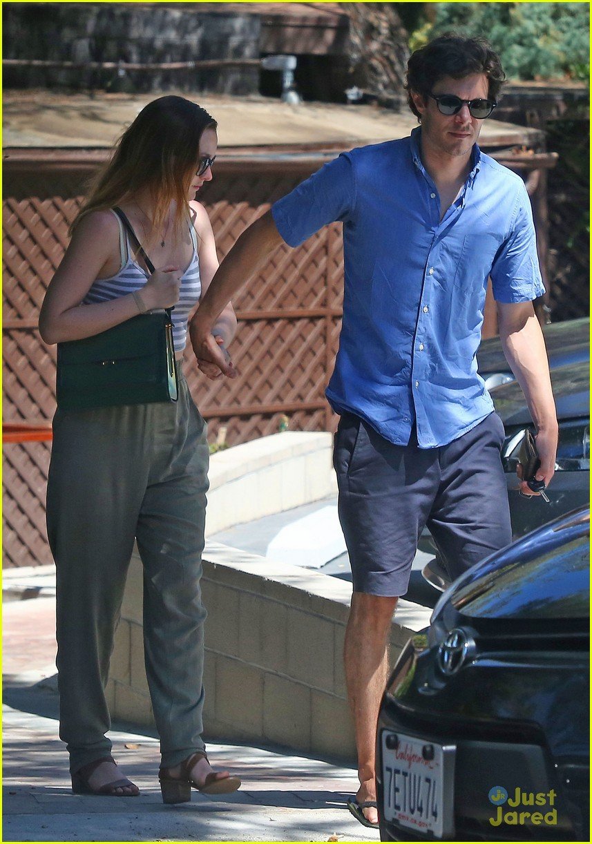 leighton meester adam brody share sweet embrace after lunch 01