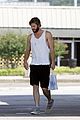 liam hemsworth bares his muscles in a tank top 01