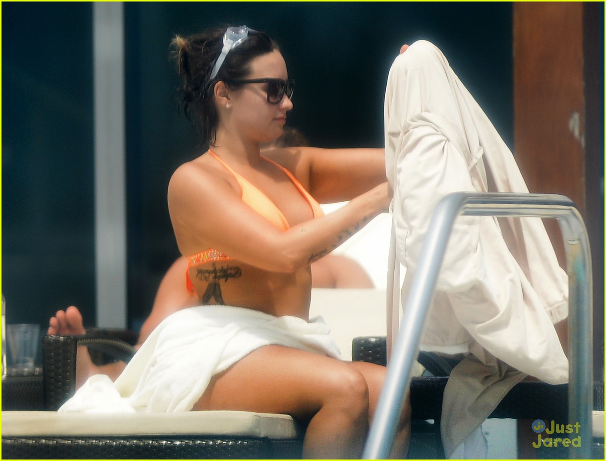 Demi Lovato Displays Her Fabulous Bikini Body In Miami Photo Photo Gallery Just