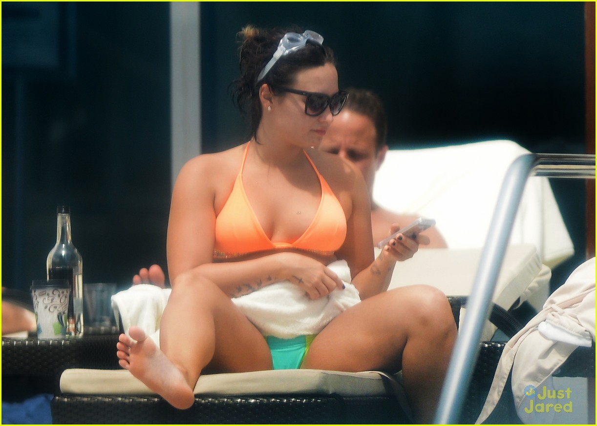 Demi Lovato Displays Her Fabulous Bikini Body In Miami Photo