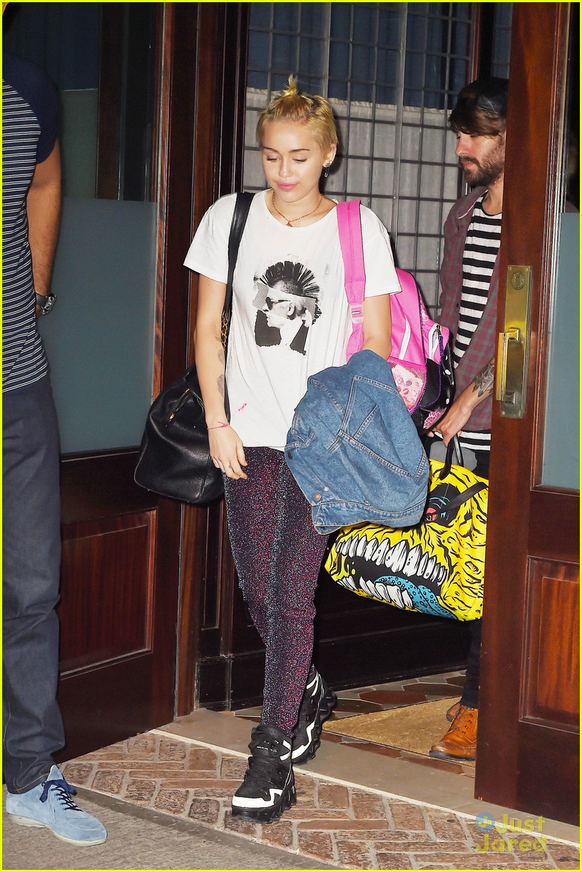 Miley Cyrus is All About Her Smilers in NYC | Photo 715491 - Photo